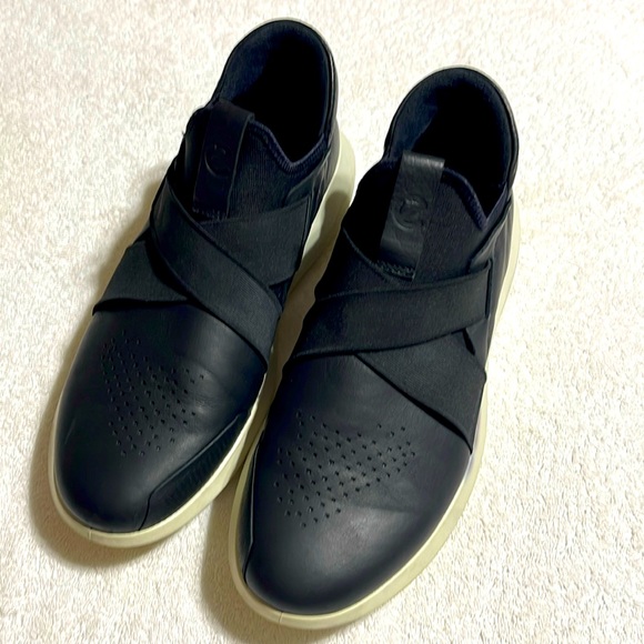 Ecco Scinapse MENS Slip Ons Size 43/9.5 us